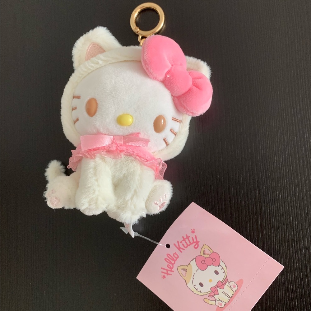 Sanrio Hello Kitty Plush Toy / Plushie Keychain